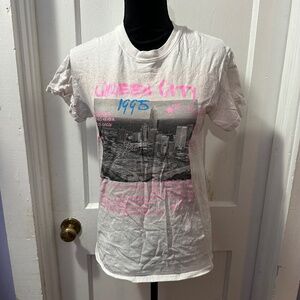 Girl Tribe Co Queen City Graphic Short Sleeve Top in S